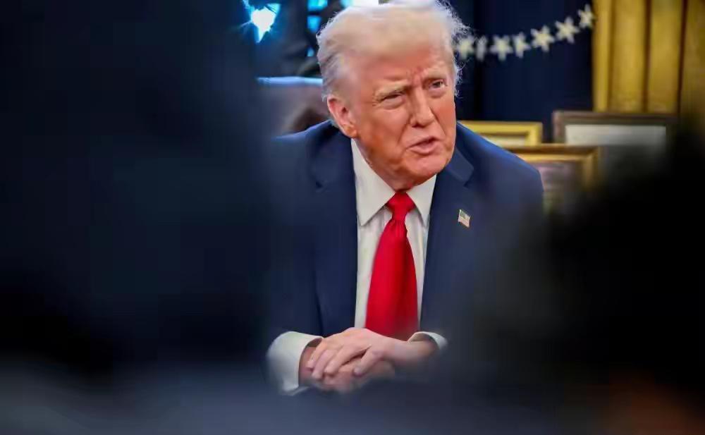 特朗普的“御林军”横扫美利坚，ICE为什么这么彪悍？这几天的美国，简直比好莱