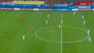 成都蓉城外援韦林顿真是太让人揪心了！在今天成都蓉城主场迎战深圳新鹏城的比赛中，当