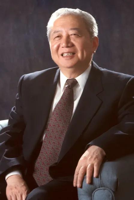 美国高价甩卖淘汰机器，中国亏损数亿，关键时刻一人扭转乾坤2001年，美国将一