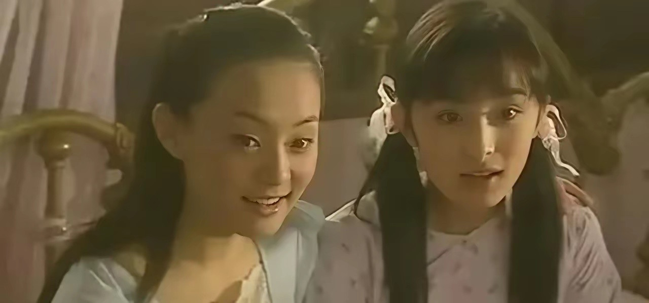 杨幂和孙俪的早期合影，两人都还很青涩