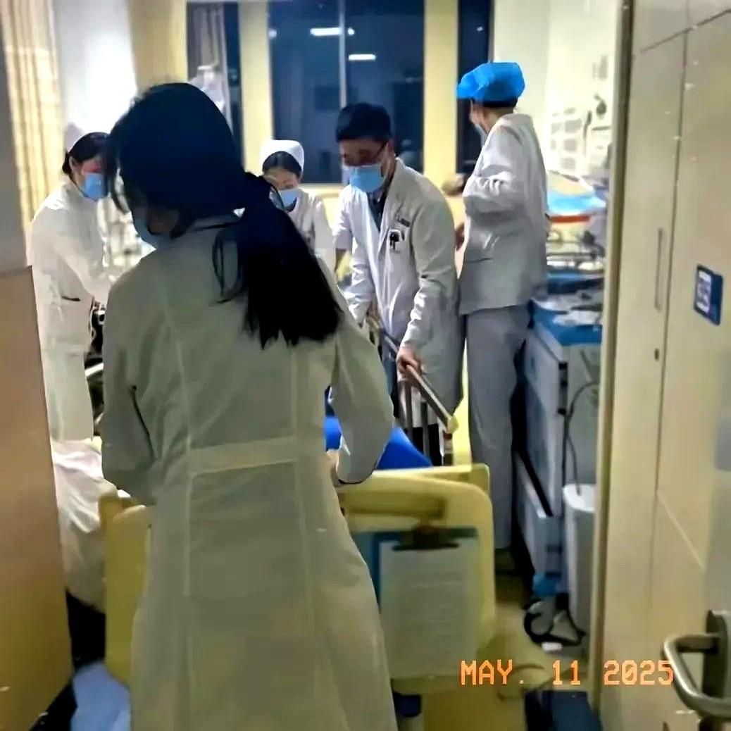家人们，见过作妖的，没见过这么作妖的！心内科刚从鬼门关抢回个心脏停跳5分钟的