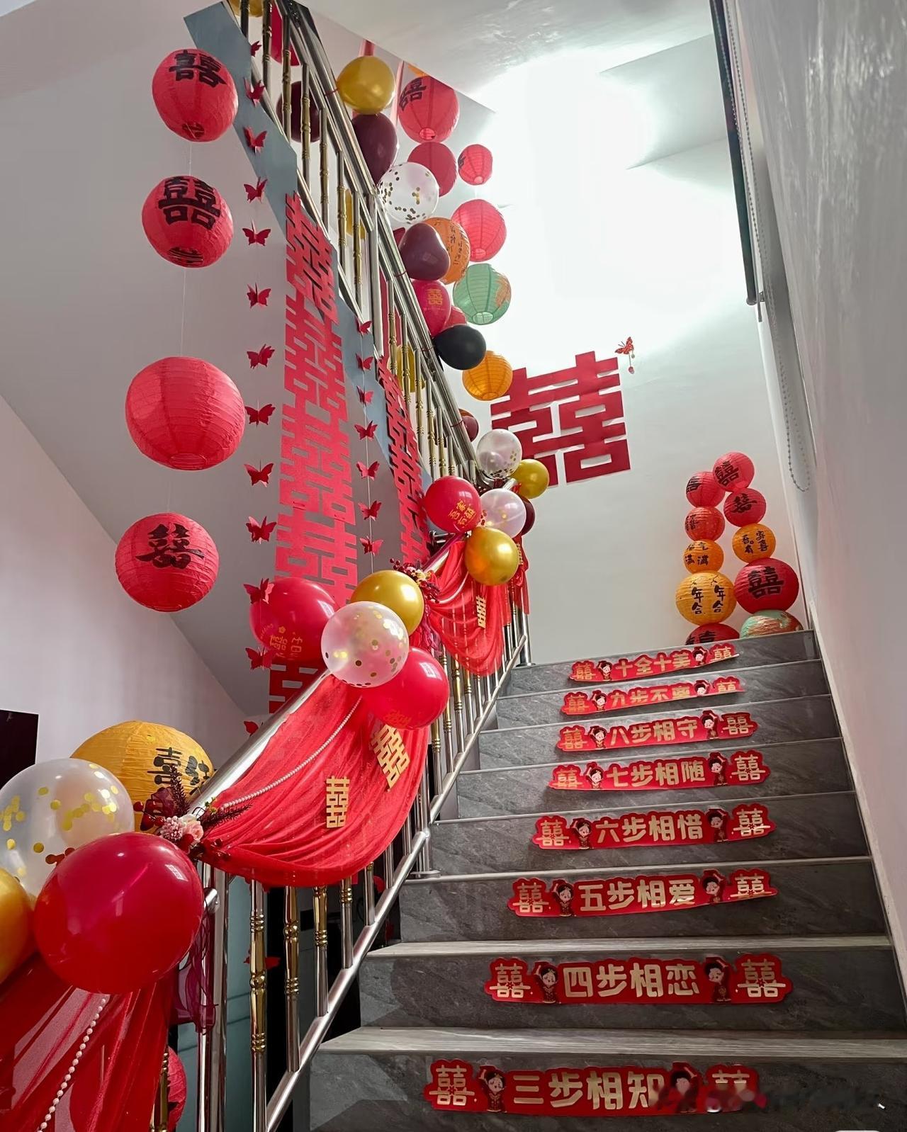 五一期间参加了两场婚宴，我有预感婚宴市场可能要变天了。5月1号那场一共才摆