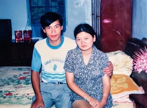 1999年，23岁小伙新婚夜对妻子说：“婚后我不管做啥事，都要支持我。”谁知，婚