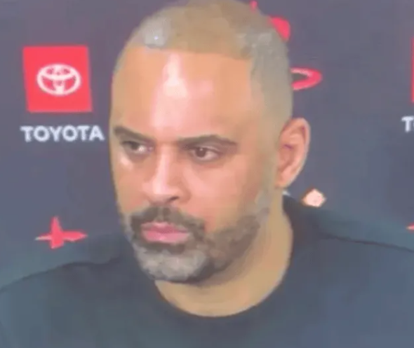 火箭主帅乌度卡接受了采访谈到了火箭近期在投篮方面的挣扎仍在持续。乌度卡表示：“