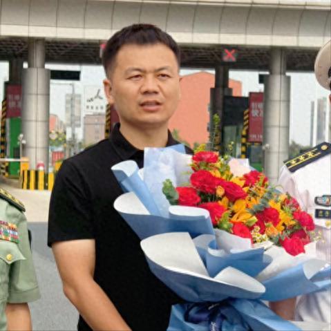 白眼狼！救人英雄张伟已经出院回家，而被救小两口却至今未现身，网友统一评价：不应该