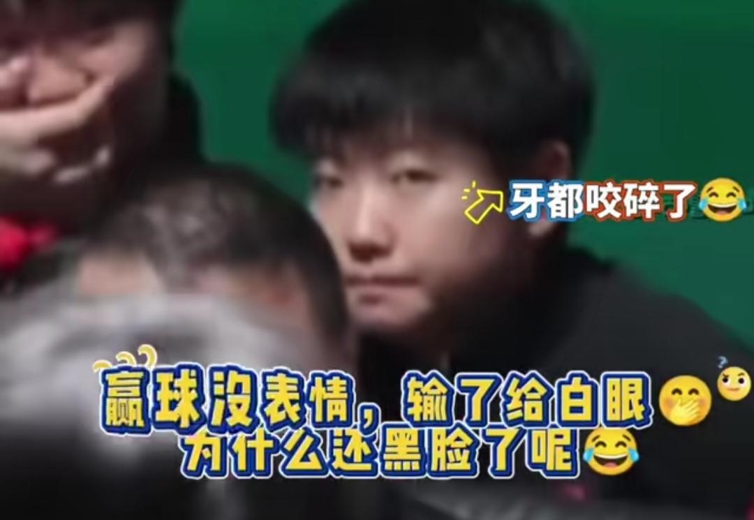 教练的情绪价值和莎莎的白眼形成鲜明对比。大头因为粗心丢了一球，转头像教练方向看