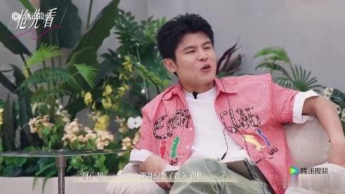 柳柳周佑凌伟大的暧昧期柳柳周佑凌互系围裙半熟恋人周佑凌征求同意才牵手的动作真的