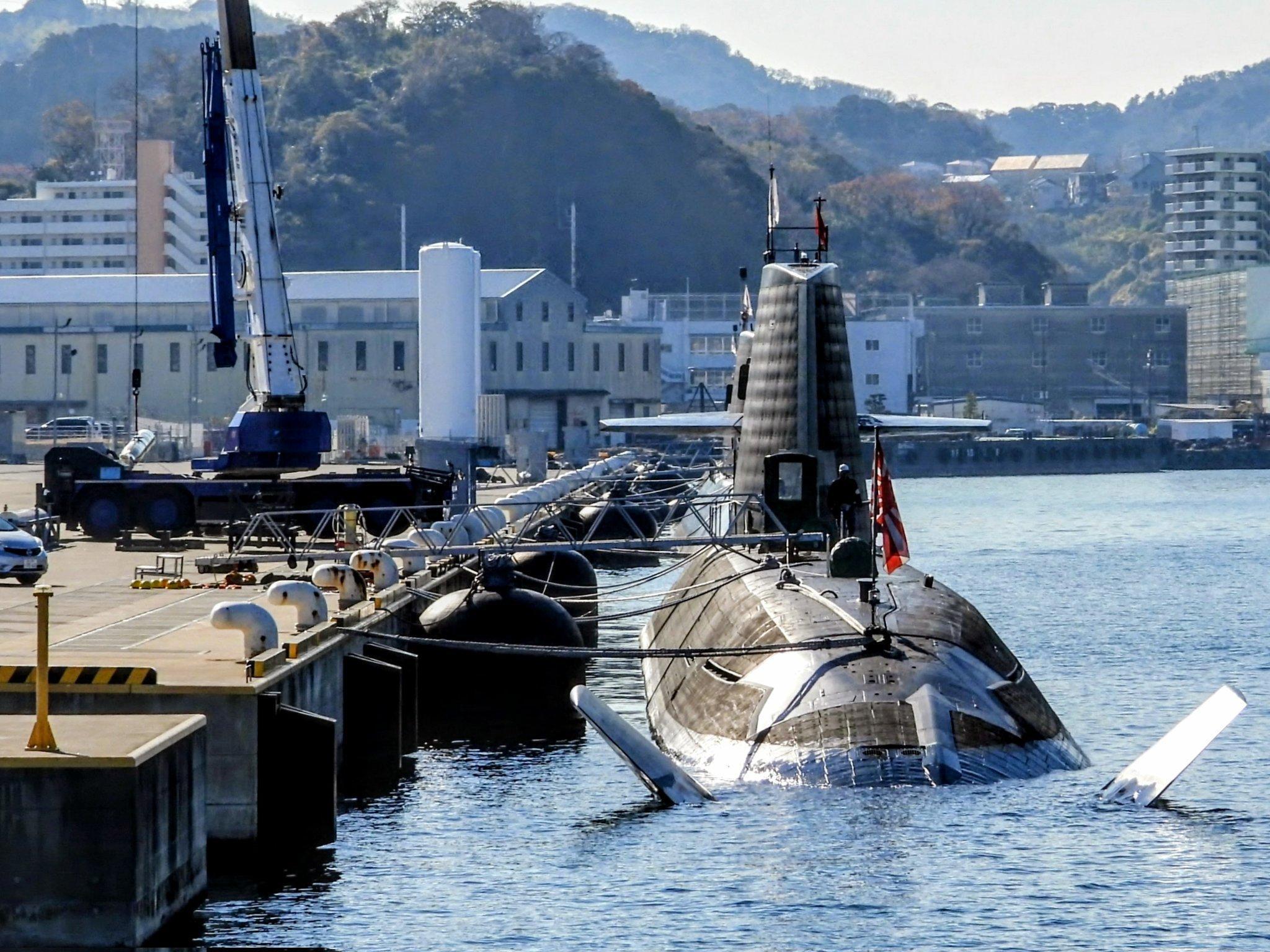 海自苍龙级SS鱼雷装填作业