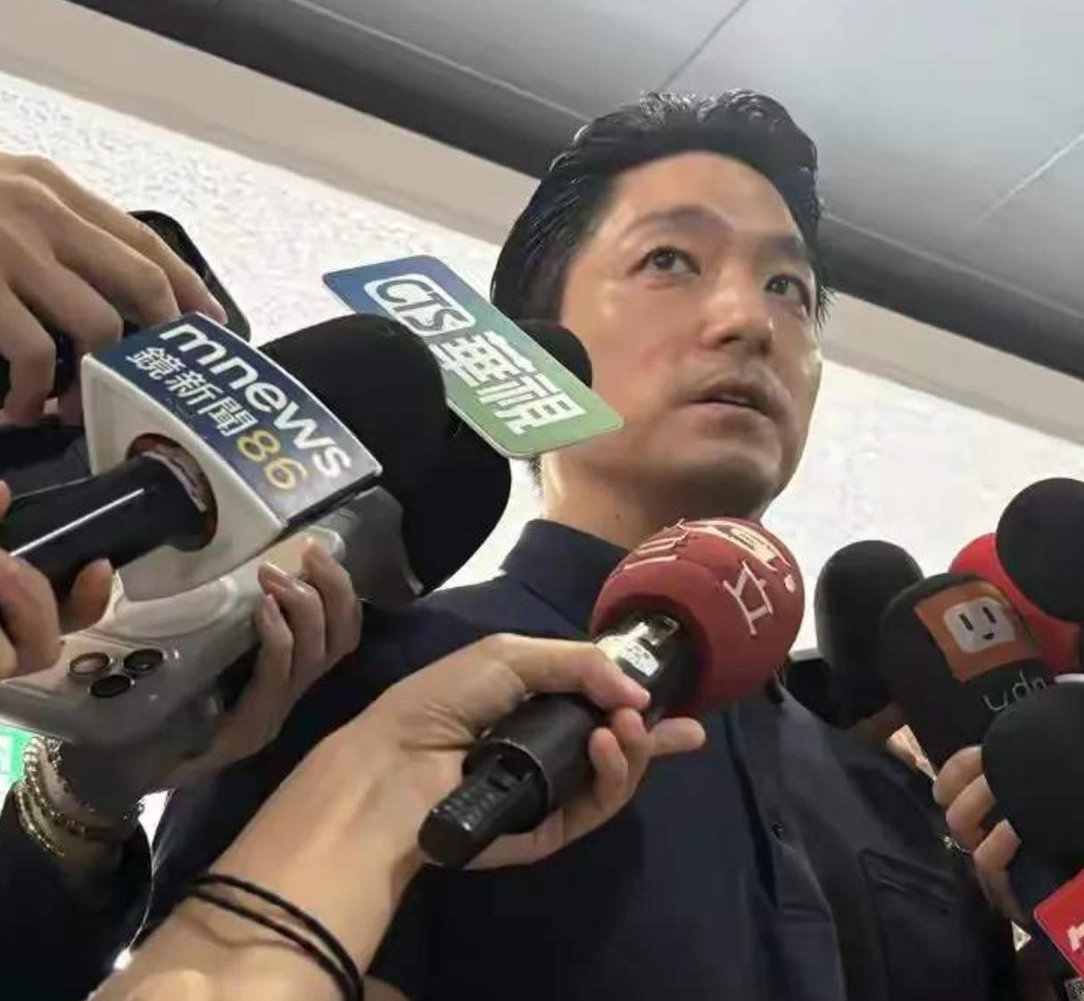 蔡康永最新发文，怎么有点自己骂自己的意思了？这是10月16号蔡康永在海外社交平台