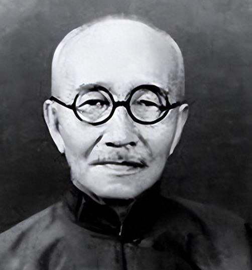 1924年，44岁的章士钊再次偷偷爱上一个歌女，后高调同居。妻子吴弱男知道后，带