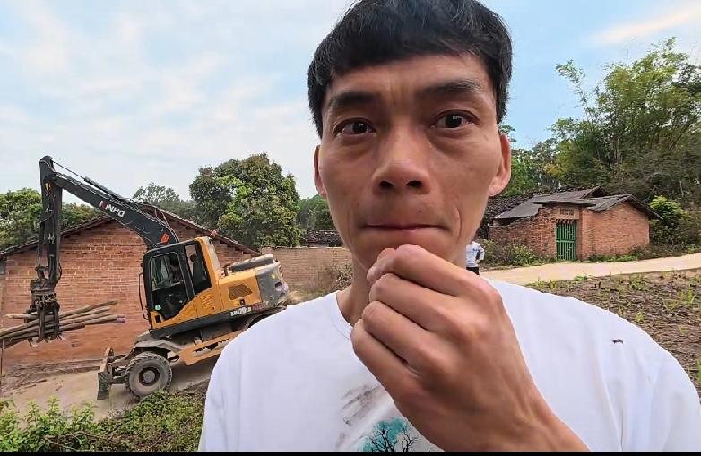 唐尚珺直播带货，真挣不少钱，老家房子拆了，打算盖新房，也是老母亲的心愿，可是真拆