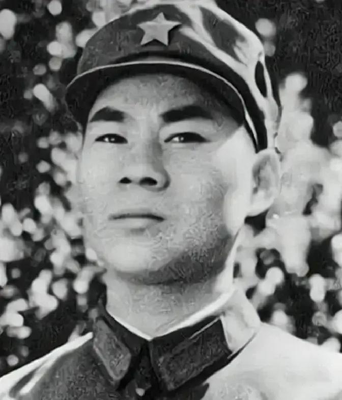 1979年3月，对越自卫反击战撤退途中。一个20岁的普通解放军战士，被打散在越南