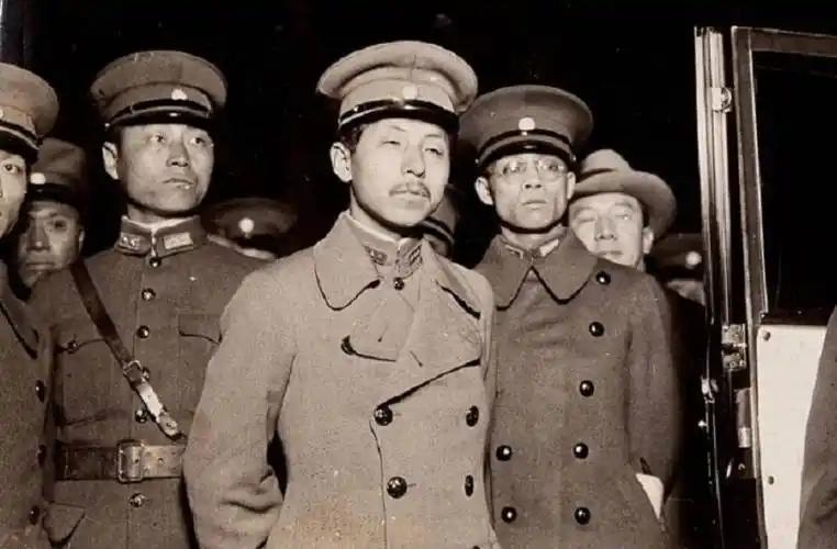 李鸿章想不到，日本敢于发动甲午中日战争；张学良想不到，日本敢于发动九一八事变；蒋