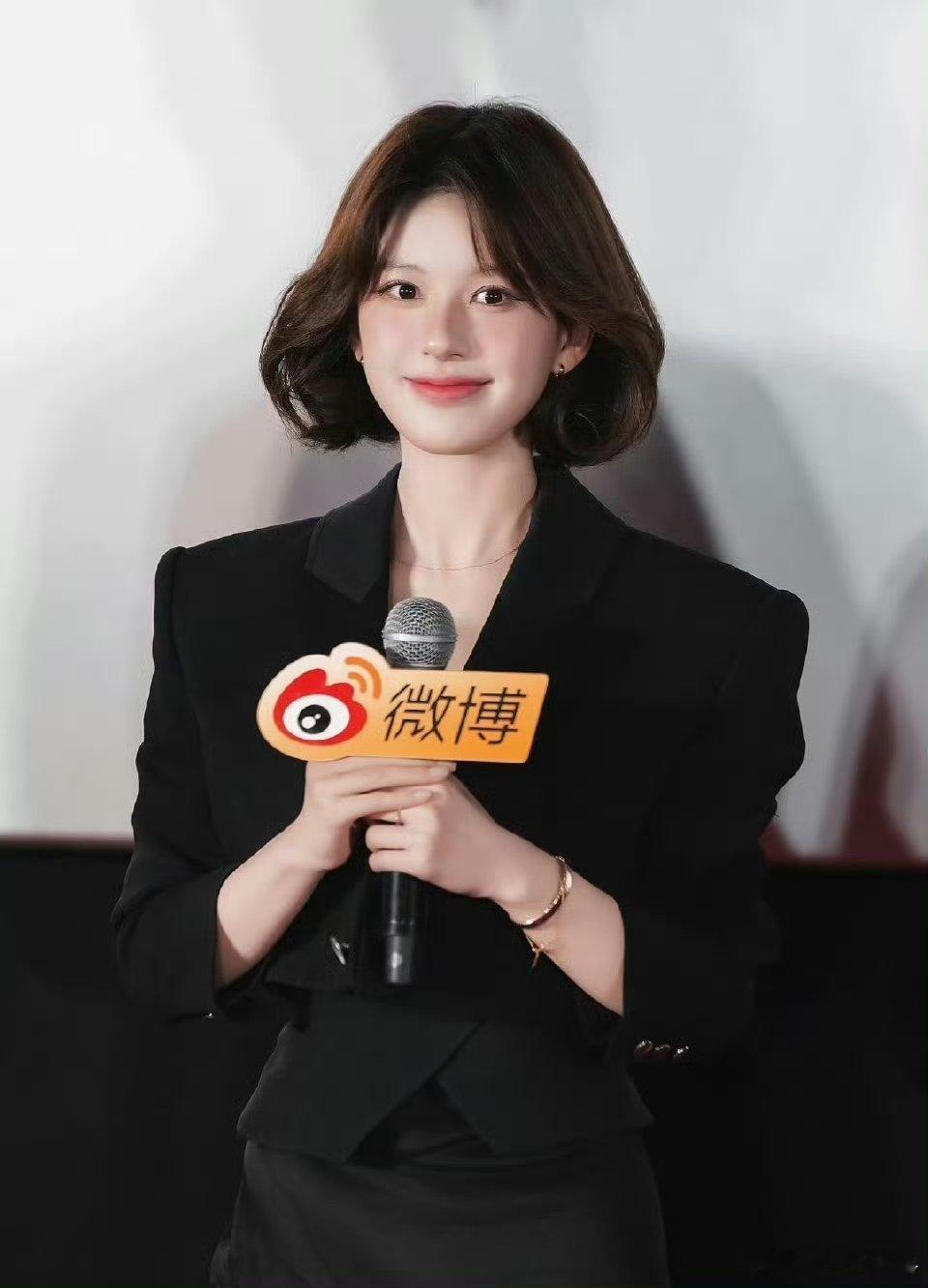 这么看虞书欣比鞠婧祎漂亮多了