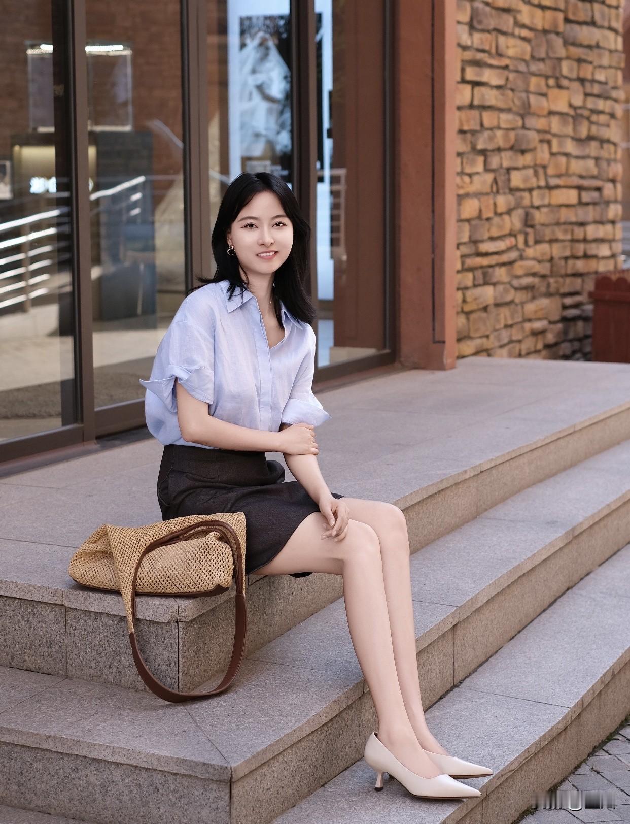 什么是真正的女性之美?真正的女性之美，是灵魂模样的显影，无关年龄、胖瘦和模板，全