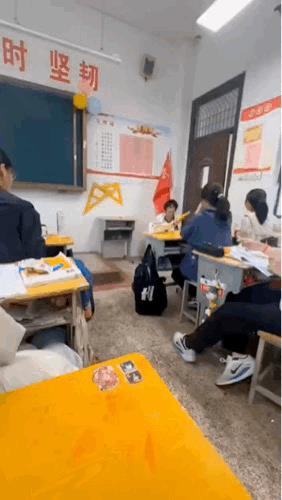 一个孩子没动脑筋，整个班都不明白吗？没没把老师嘣瞎算是烧高香了[捂脸哭]