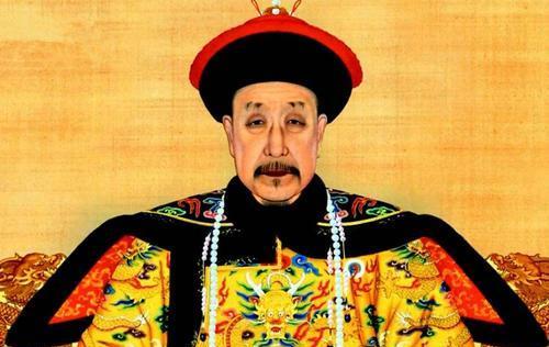 1820年7月25日的夜晚，60岁的嘉庆突然死在了承德避暑山庄，从卧病到死亡，只