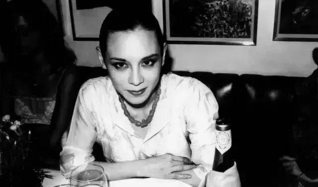 周天娜是德日混血，是第一个公开HIV（艾滋病），也是第一个敢于承认死于艾滋病及其