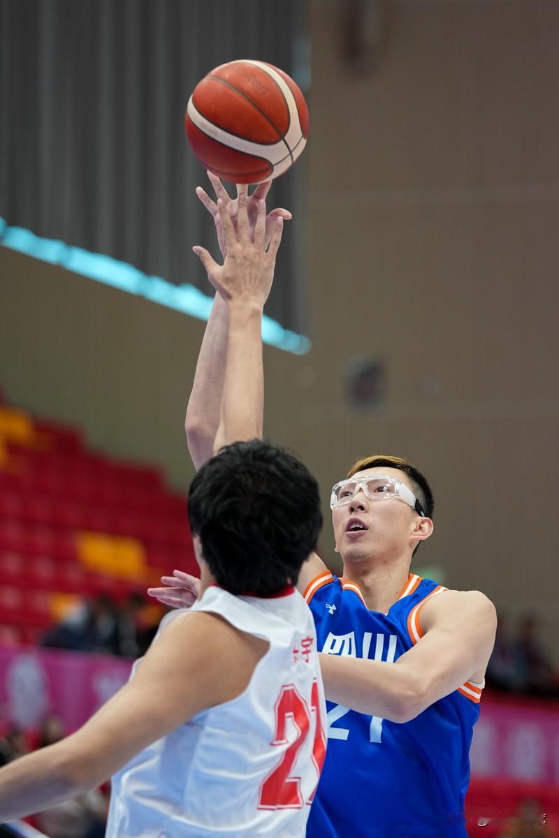 钱到位，状态能够达到最好！联赛中打打停停，伤病等各种原因让周琦成为了现象级优秀球