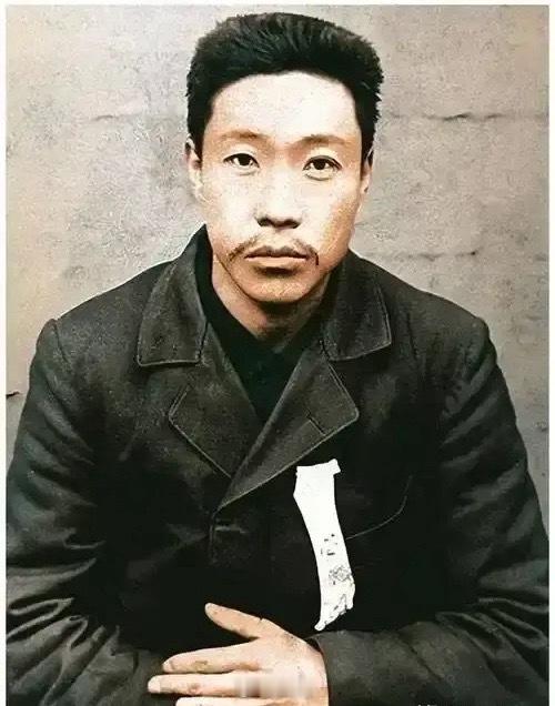 只可惜，这个人的遗骸找不到了，要不然这次李在明访华或许会带他回家。他死前的最后一