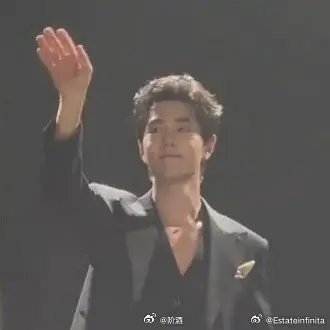 肖战最新生图看起来怎么样30+了这样子很不错的吧