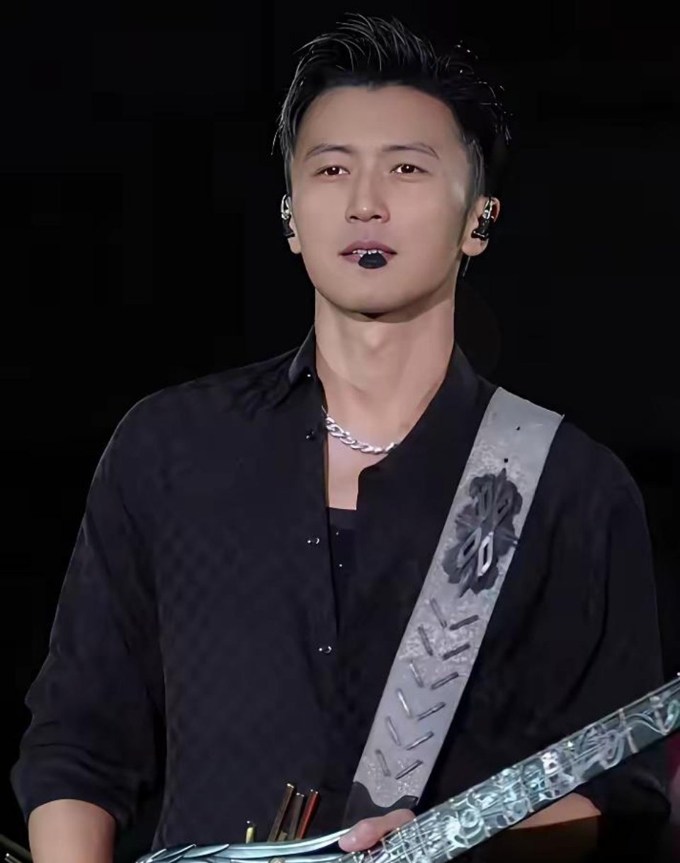 一番对比下来，也就懂王菲为什么会选择谢霆锋