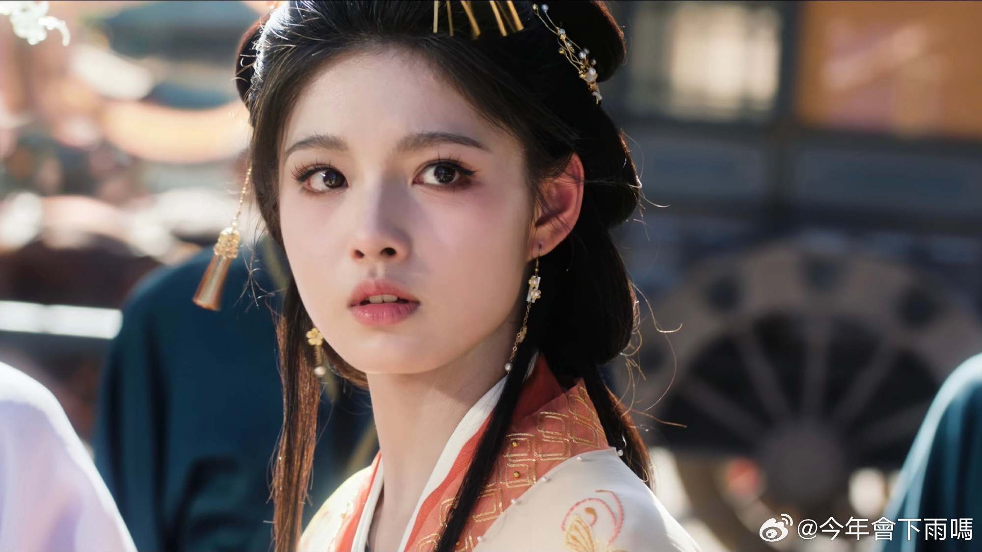 古偶就需要真少女啊艾米没有哪一刻脸是崩的真的很水灵很美