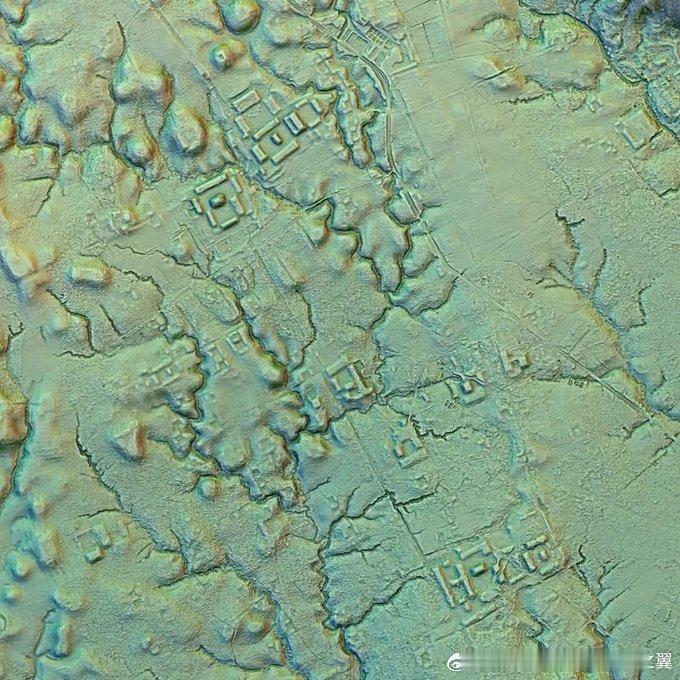 激光雷达扫描揭示了亚马逊雨林中的古代建筑结构。乌帕诺山谷遗址距今已有2500