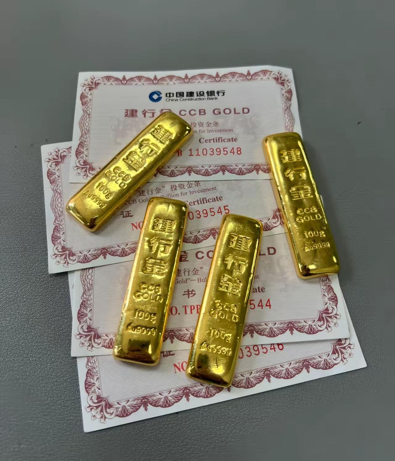 6月23日，国际金价已经跌疯了，22号还是918一克，现在已经跌到了深夜翻