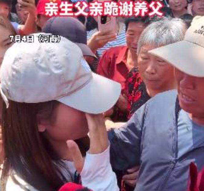 “看哭了！”7月4日爆出，河南一个年仅5岁的小女孩，在亲生母亲精神失常跳井身亡后