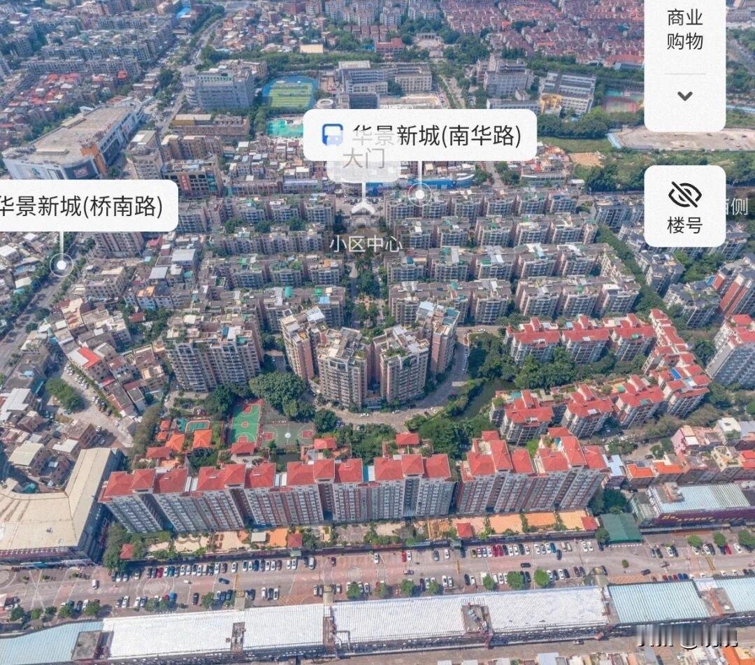 有朋友在华景新城说小区有个老人家把自己70多平的房子，220万放出来，几十个人抢