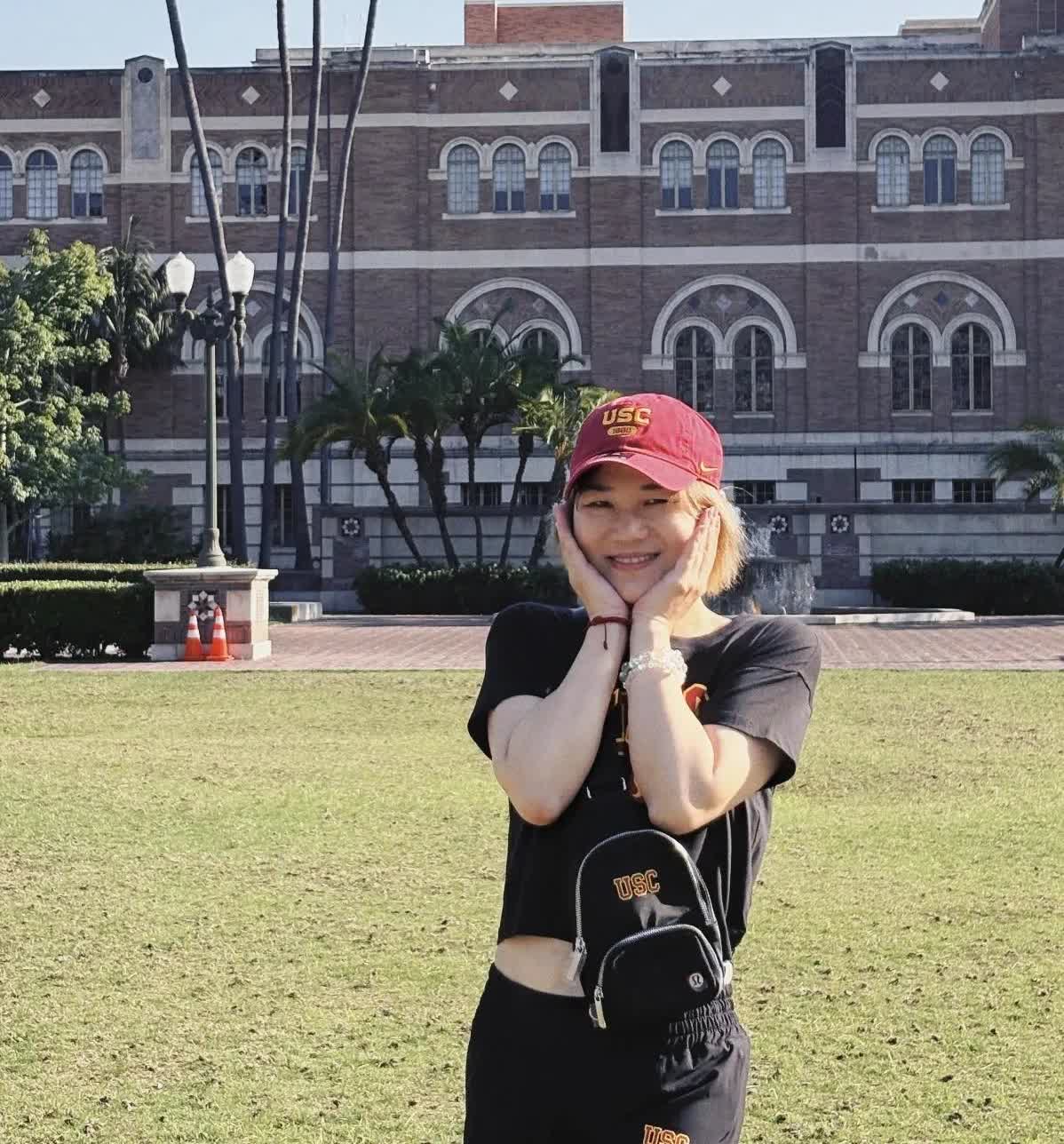 杨天真分享过一件事，她妈妈在她大学刚毕业时去北京看她，看到女儿每天要挤公交上下班