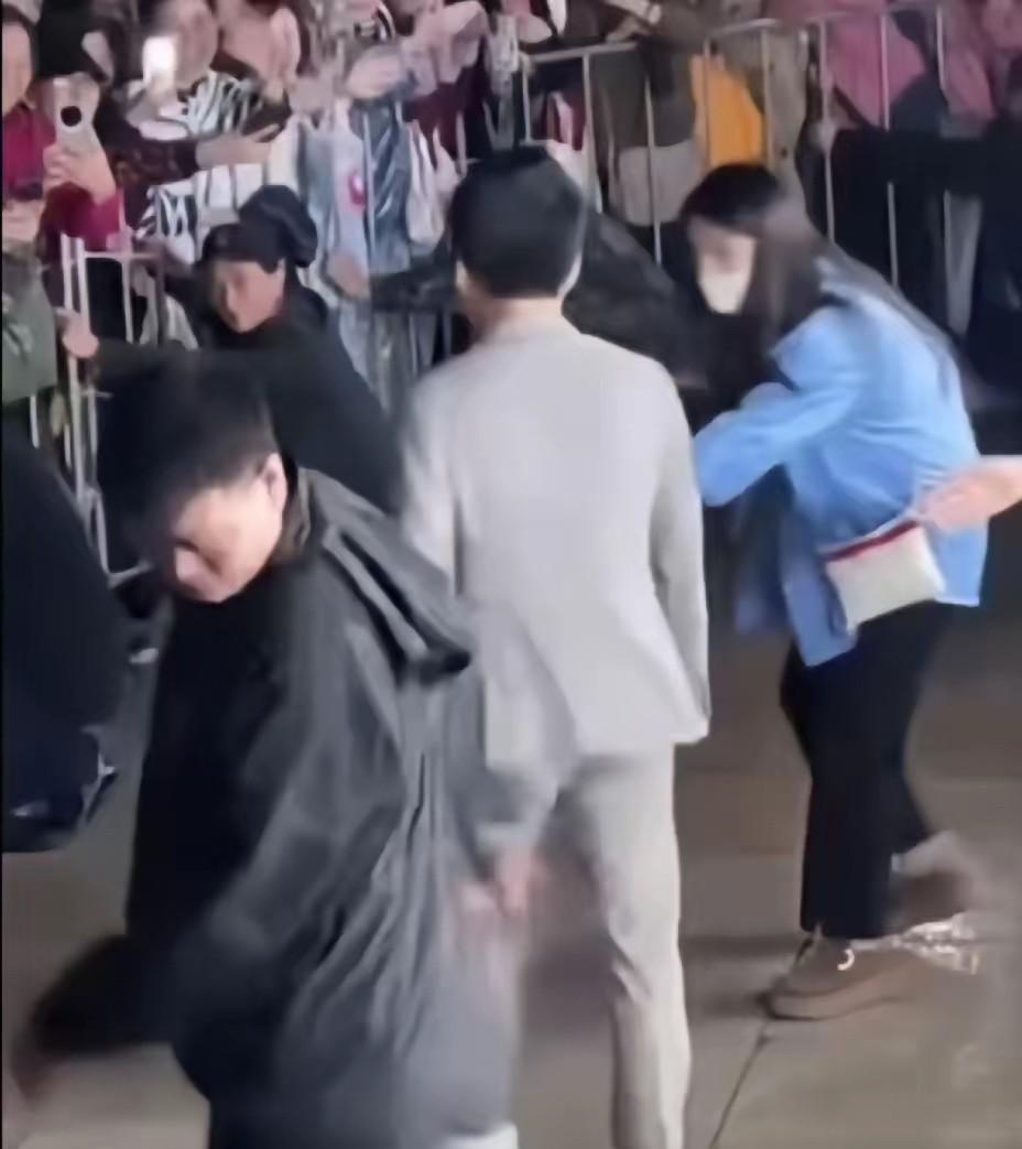 董宇辉是吃你家还是喝你家的了？！小人就是小人啊，只能在背后偷偷干这样的事……今