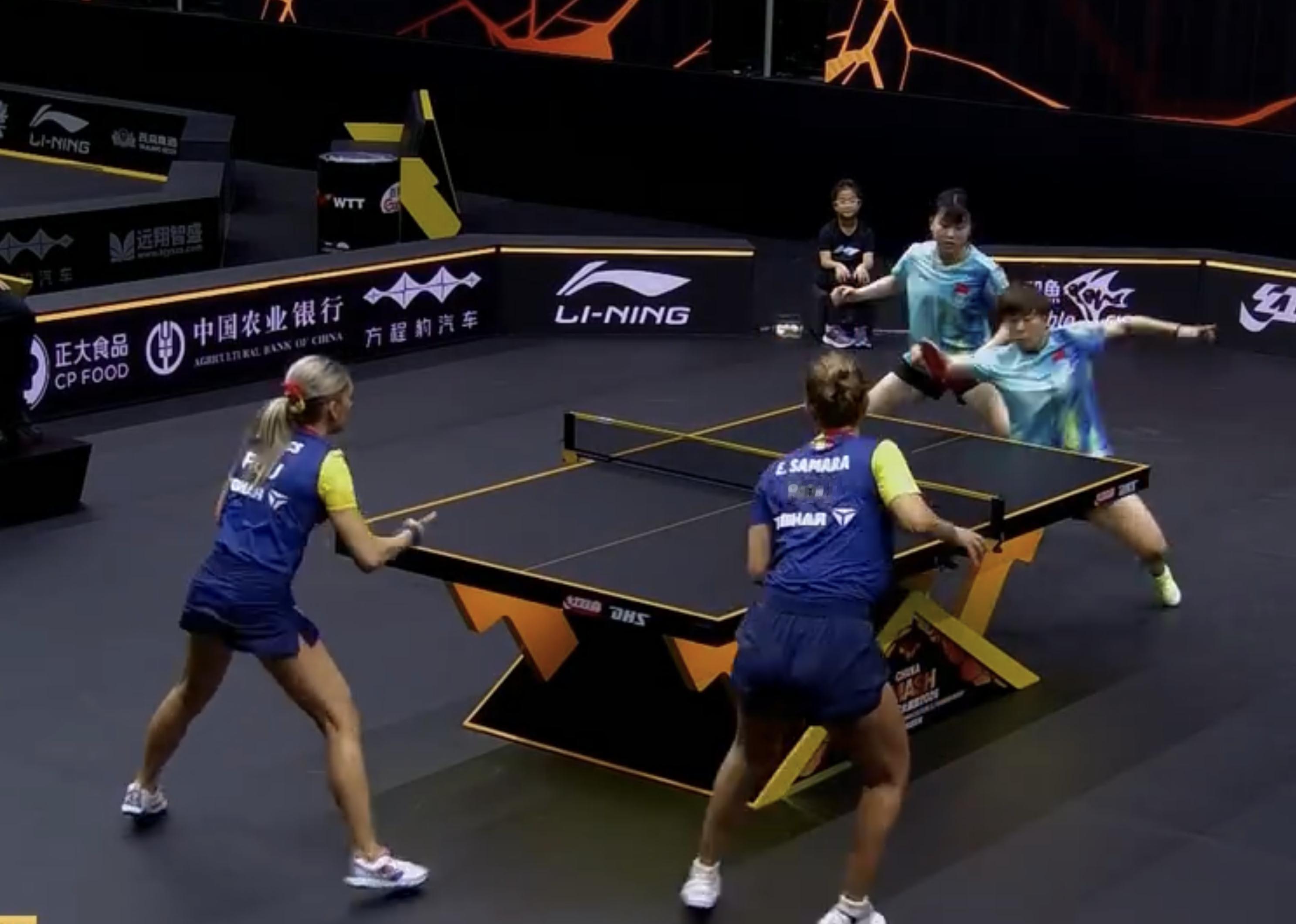🏓王艺迪姜依依晋级女双4强王艺迪/姜依依🇨🇳3-0🇷🇴斯佐科斯/