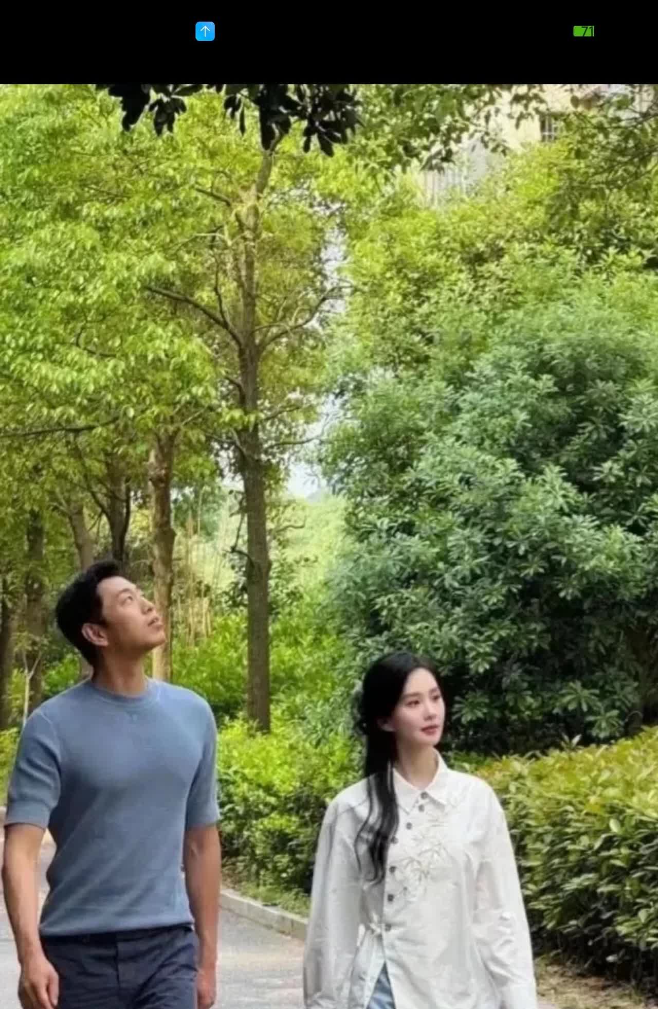 刘诗诗旁边高高这个帅哥看着好眼熟，就是叫不出名字来啊。[捂脸哭][捂脸哭]