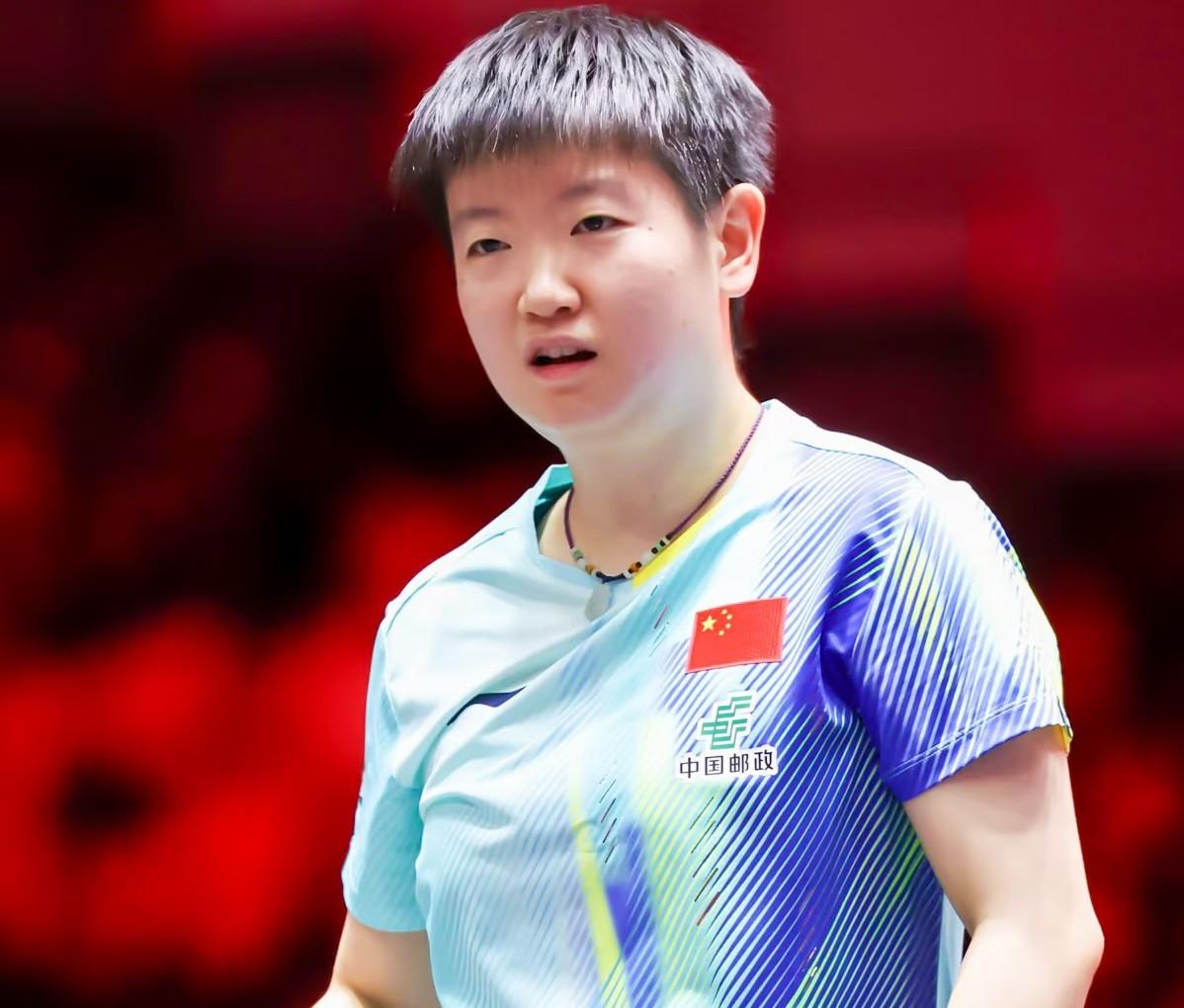 真的是没天理！裁判直接判萨马拉发球有问题孙颖莎好心提醒萨马拉，去使用鹰眼