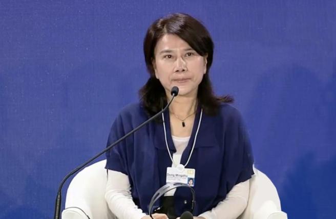董明珠这回是真低头了。欧洲热浪烧到40度，中国空调卖疯了，美的海信TCL