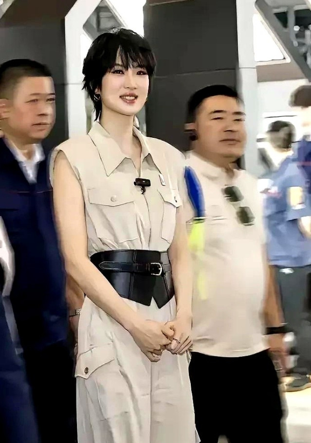 黄杨钿甜戴230万耳环我忍了北京队惨败浙江队我也忍了可是当姚安娜520戴