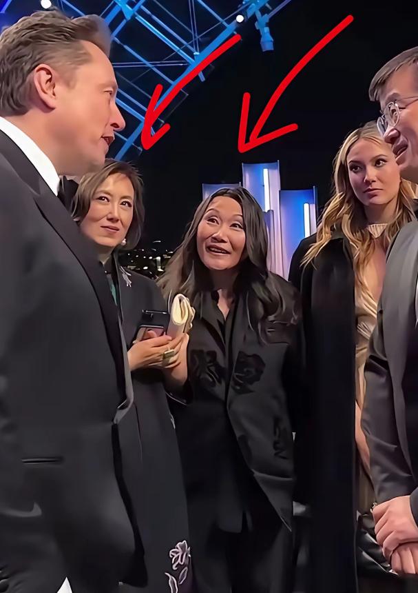 终于明白马斯克为什么能让那么多女人愿意给他生孩子了！在一场活动中，谷爱凌妈妈看马