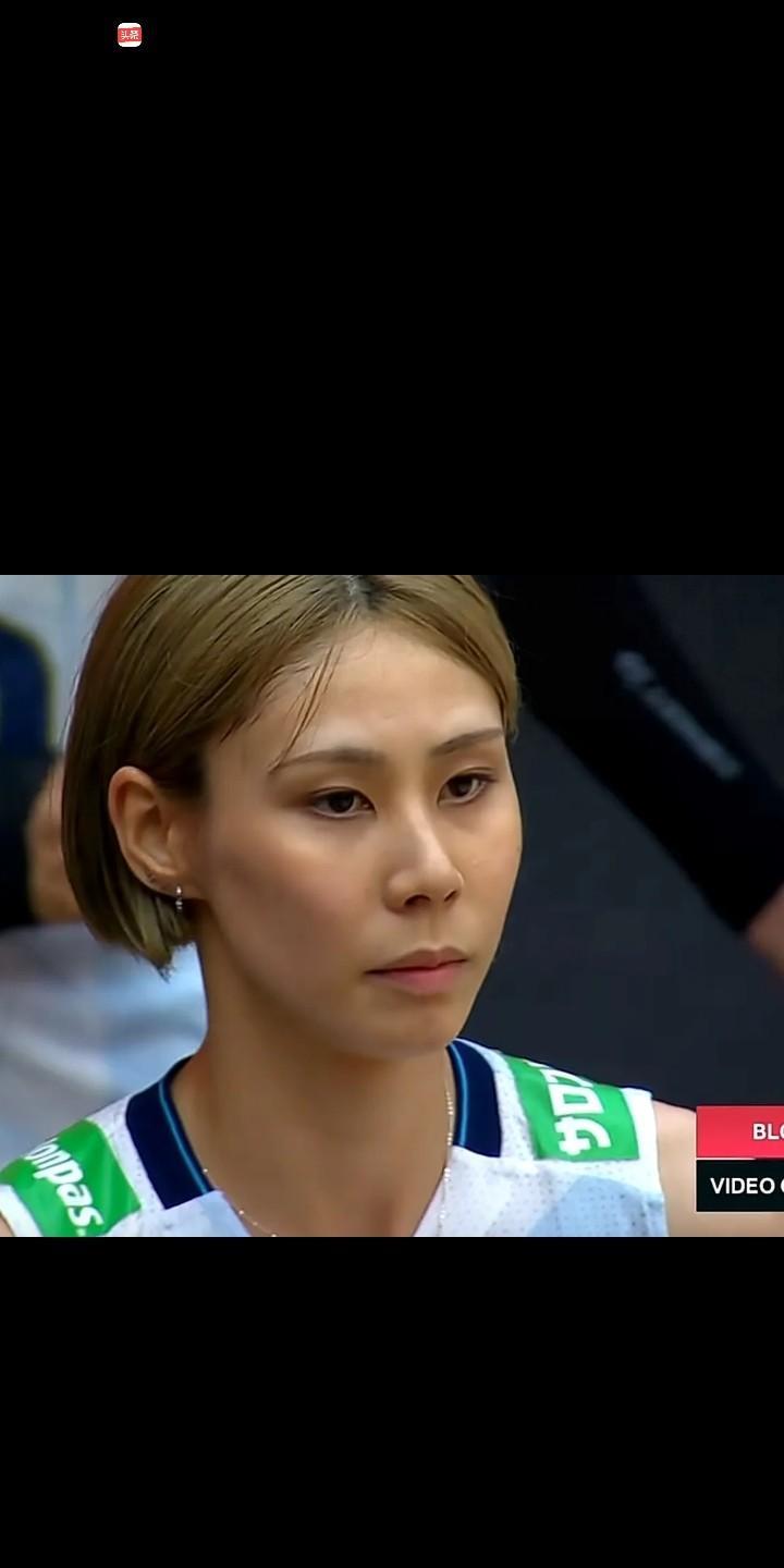 【我们女排，也应该有这样的气势】昨天日本女排在连失两局之后，以25：10、29