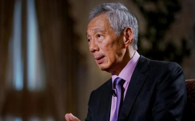 李显龙表示，真正的新加坡人要认清一个事实，新加坡不是华人国家，只是华人占多数而已