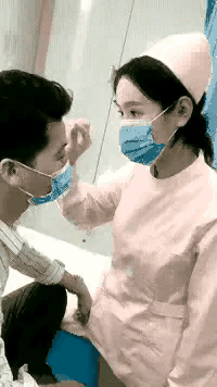 兄弟，为啥受的伤忘了吗？小手还那么欠，小心二次挨揍[打脸]