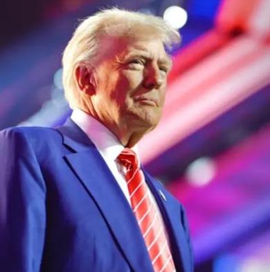 一艘装着美国卖给台湾第一批军火的货轮，正往台湾海峡开过来。美国那边放出狠话，说要