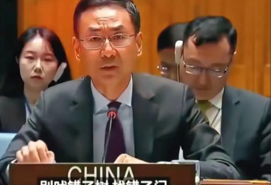 耿爽又怒了，这次连用三个“何其”怒斥美国。4月21日，联合国安理会讨论海地问题
