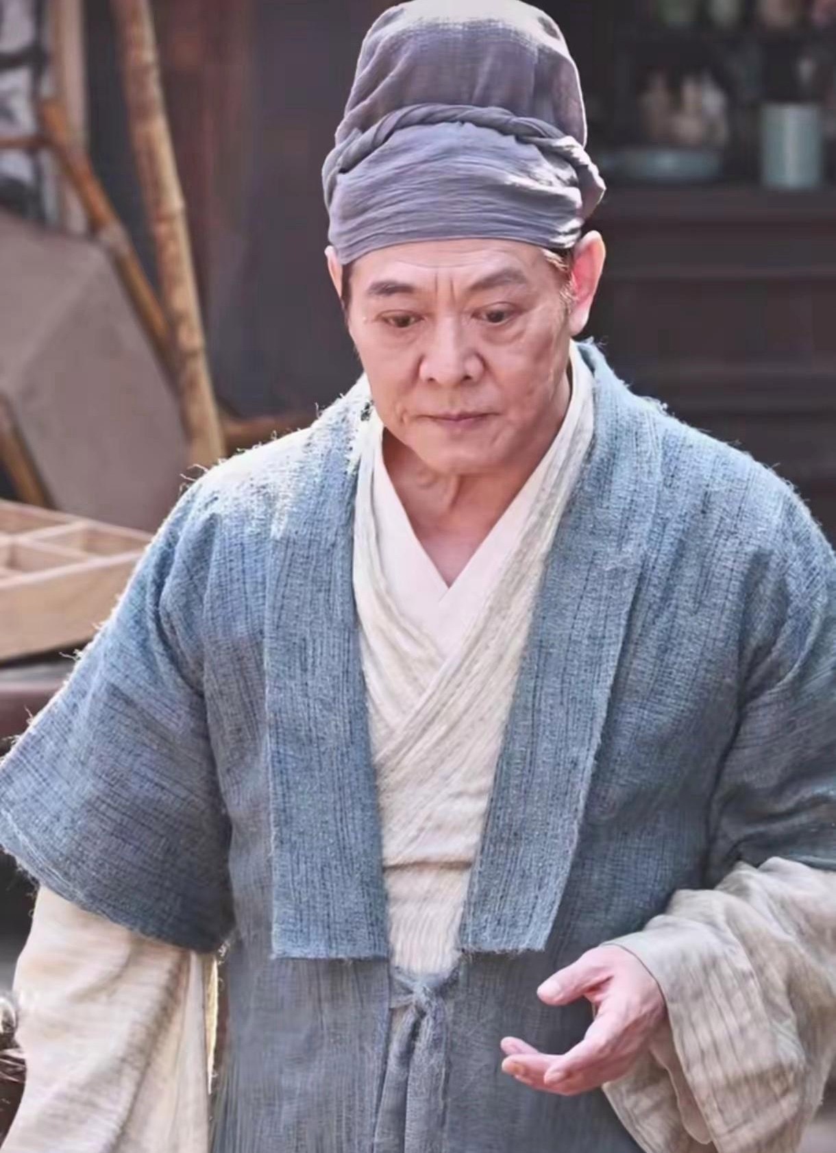 63岁李连杰最新剧照，看着令人心疼，真是岁月不饶人啊，为什么不考虑退休呢！