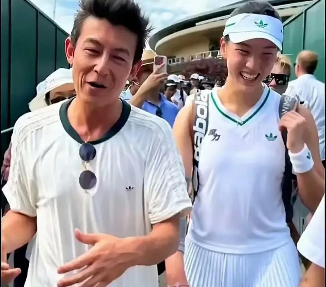陈冠希，离她远点网球美女王欣瑜，人长得好看，球也打得好。人见人爱，花见花开。