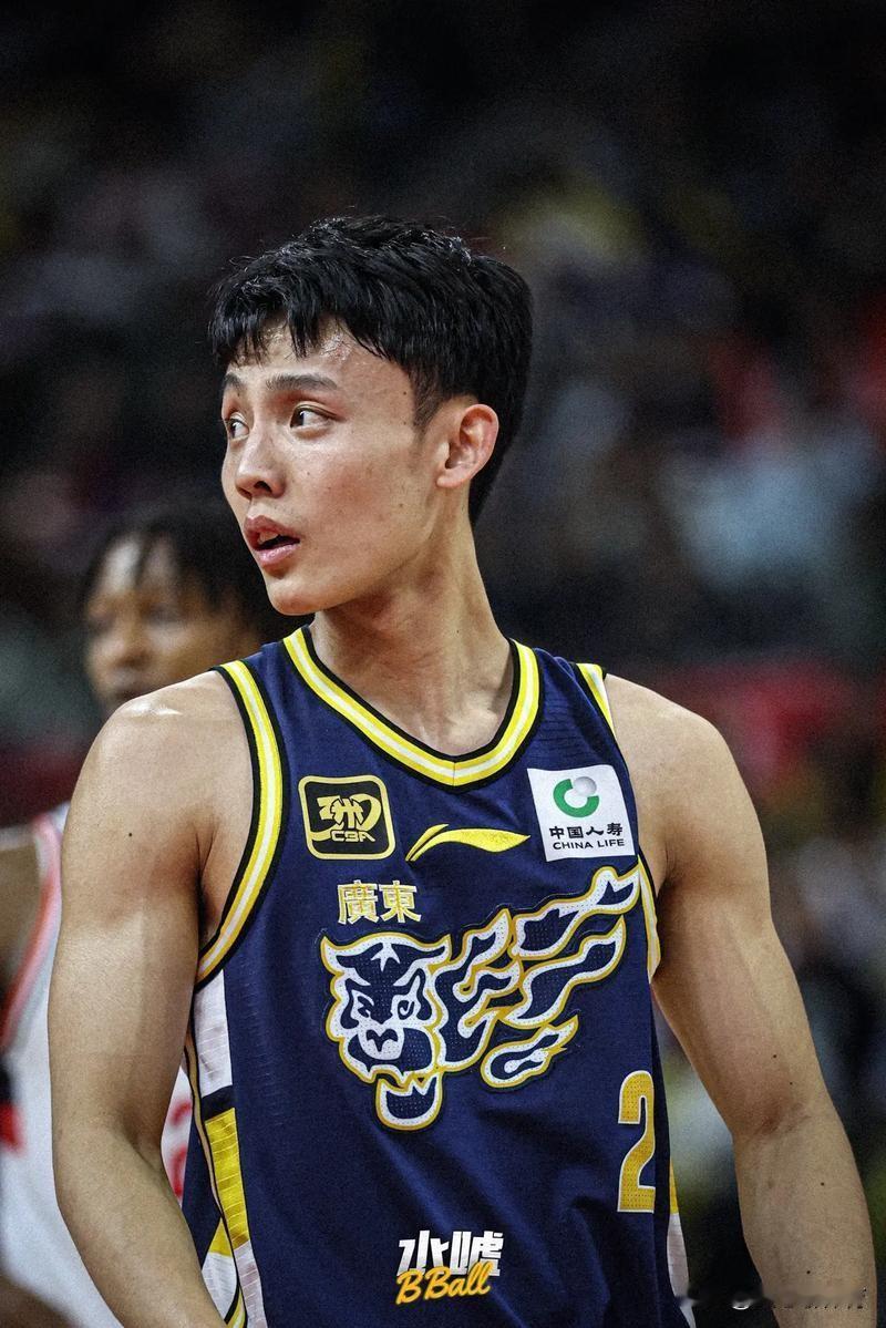 徐杰落选中国男篮世界杯预选赛大名单1、留在广东队好好疗
