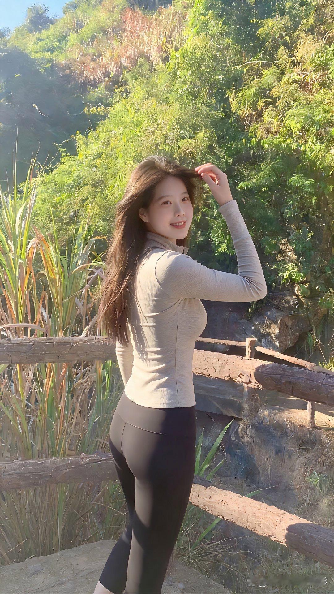 山风寄信（现代诗）我没有写长长的信只借山风，拂过你的发梢拂过你案头未干