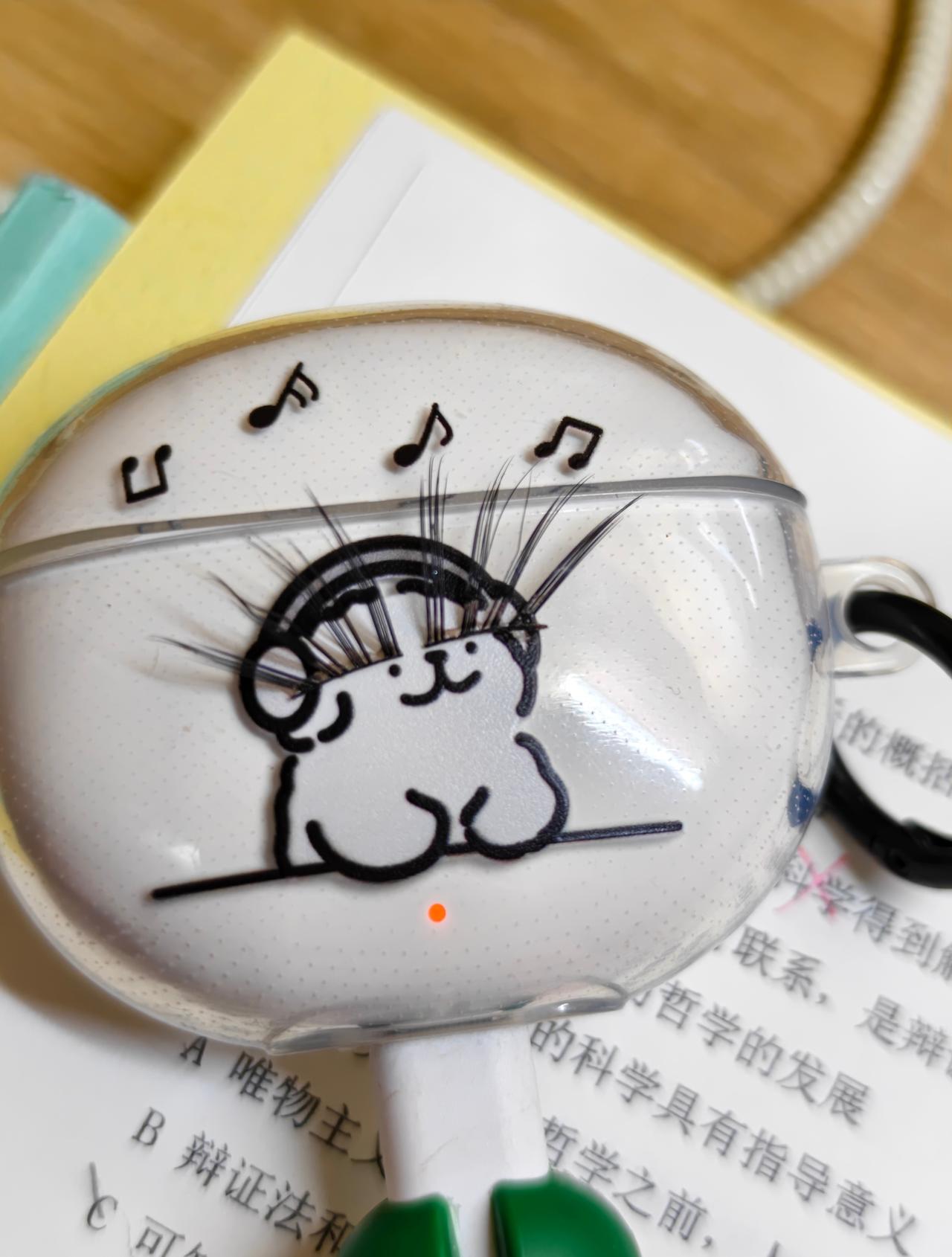 当本人把自己的睫毛撕下来贴到耳机上……​​​