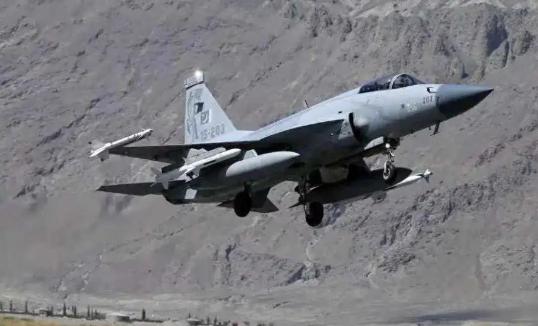 16架“枭龙”，全卖了，巴基斯坦是缺钱了吗？ 巴基斯坦这笔大买卖，把16架J